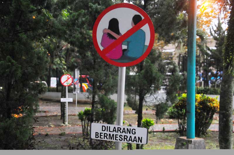 Dilarang Bermesraan, Akan Diperbanyak di Taman Kota
