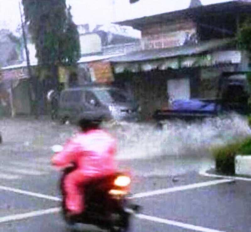 Jalan Kolonel Sugiri Langganan Banjir