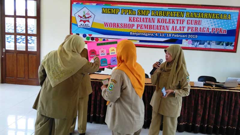 Guru PPKN Dilatih Bikin Alat Peraga