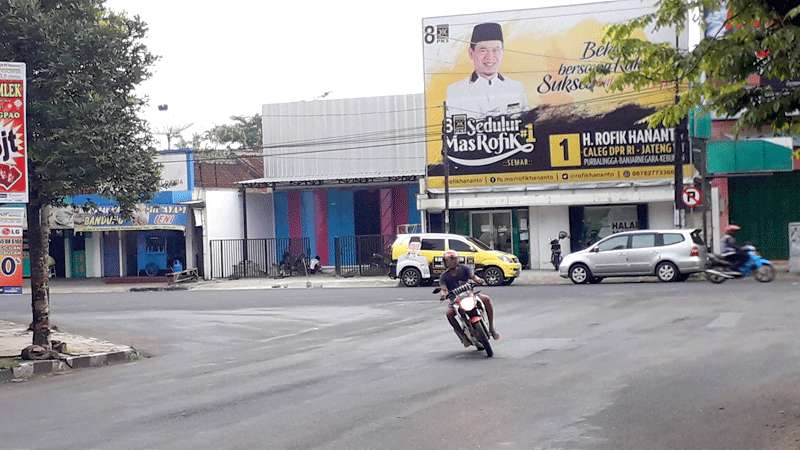 Parpol Boleh Pasang Baliho di Lokasi Tak Berbayar