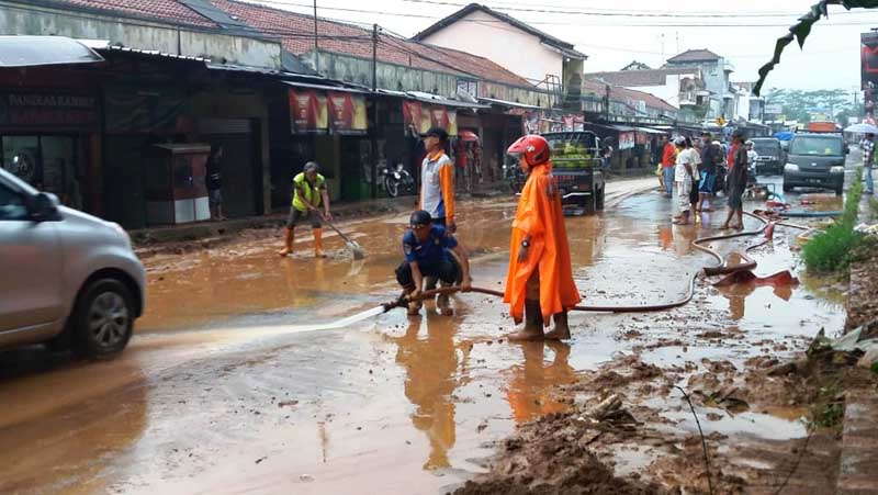 Jalan Nasional Tergenang Banjir, Lalulintas Tersendat