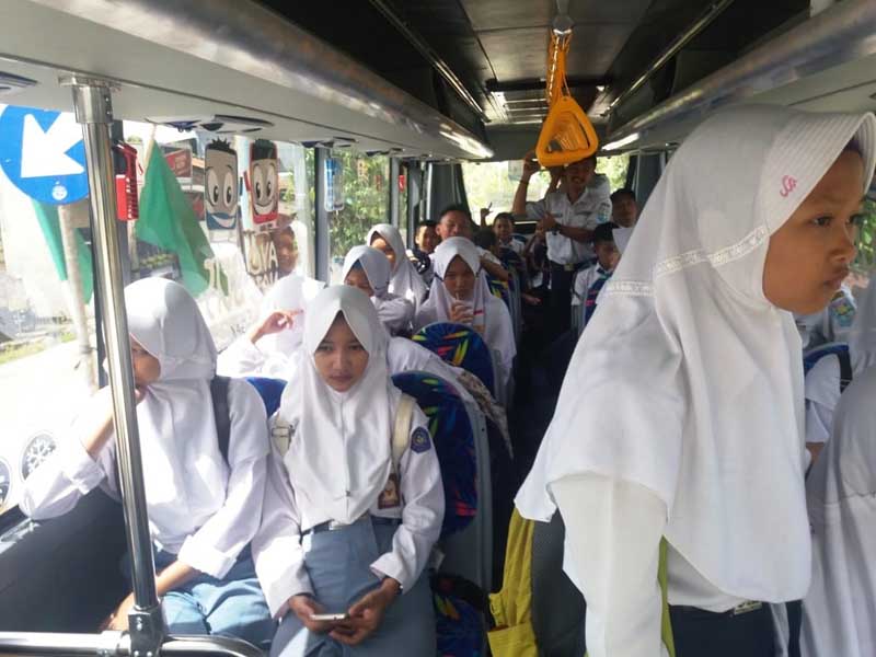 Ber-AC dan Full Musik, Bus Sekolah Gratis Diujicoba