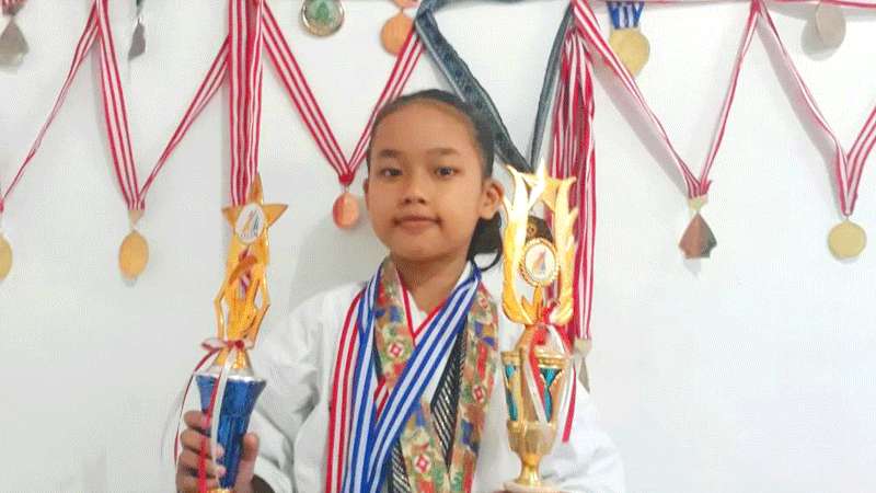 Tergiur Karate karena Kakak