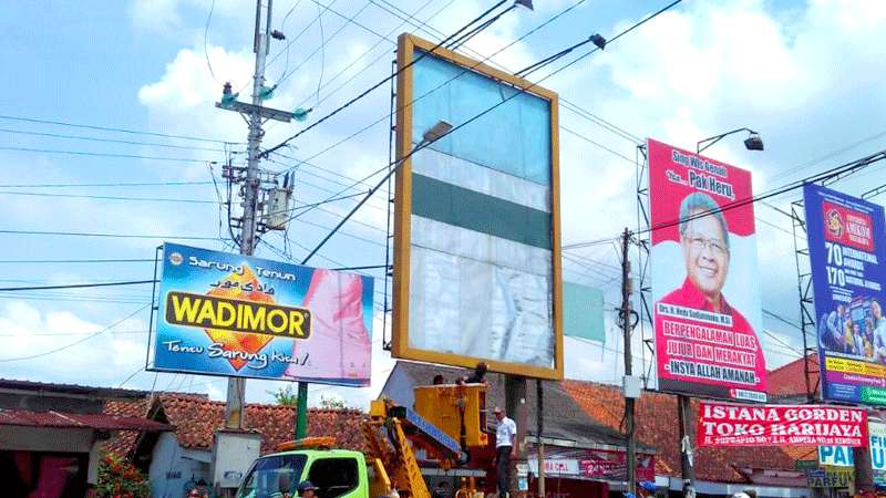 Bawaslu Kabupaten Kebumen Turunkan Paksa 44 APK