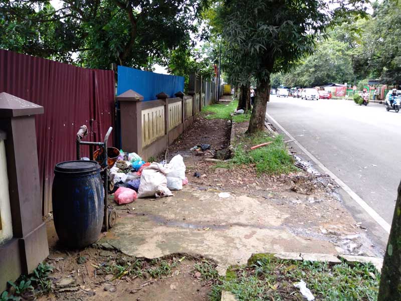 Biaya KSM Mahal, Dibuang Di depan Shelter Kuliner Gor