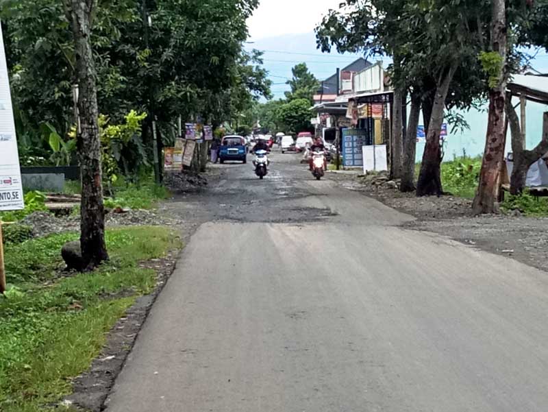 Berbulan-Bulan Jalan Bancar-Jatisaba Rusak