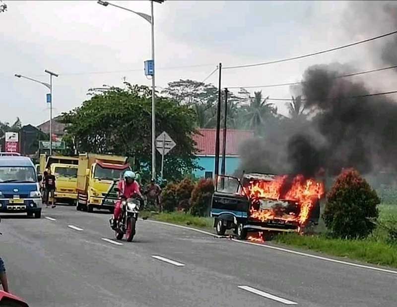 Aki Korslet, Mobil Pick up Terbakar