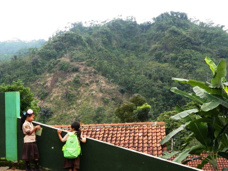 Tambang Granit Gunung Wuled Masih Tidur