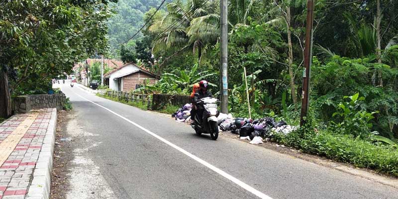 Jalan di Banjaranyar Dipenuhi Sampah