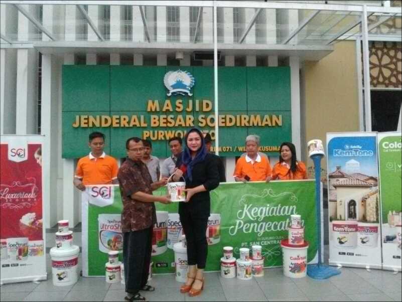 SCI Gandeng Vicky Shu Mengecat Rumah Ibadah