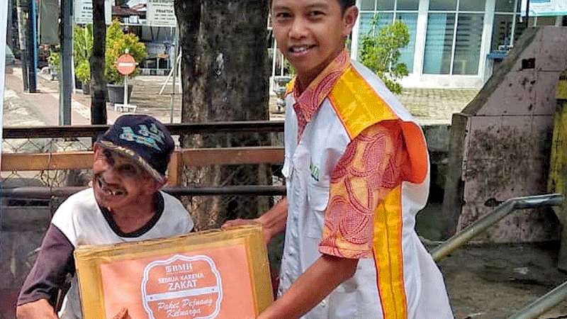 Tukang Sampah Dapat Santunan