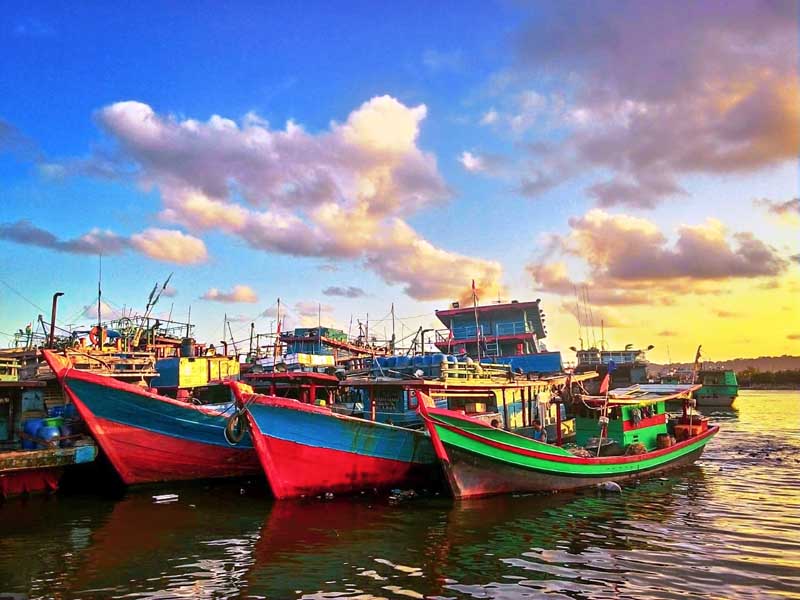 Gelombang Tinggi, Nelayan Cilacap Enggan Melaut