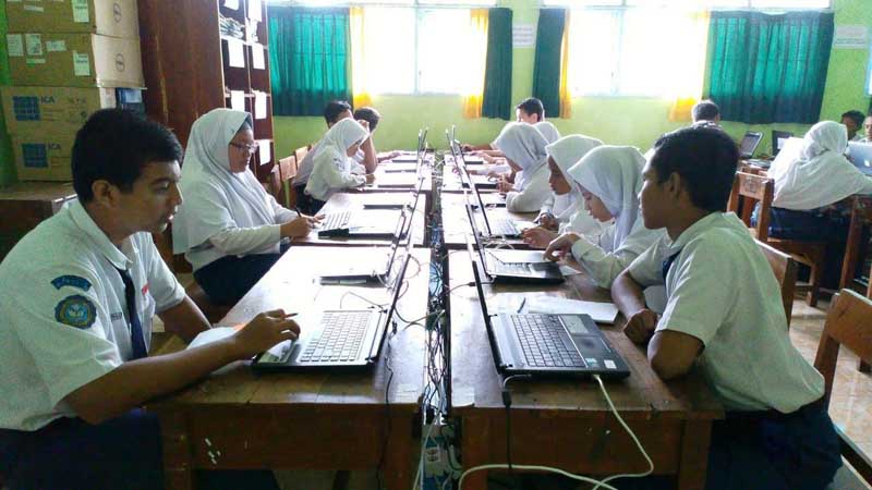 SMP Swasta Terpaksa Sewa Laptop