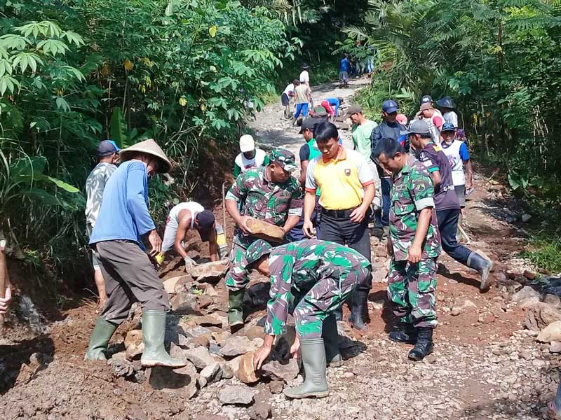 Ambles, Jalan Prendengan Dicor Beton