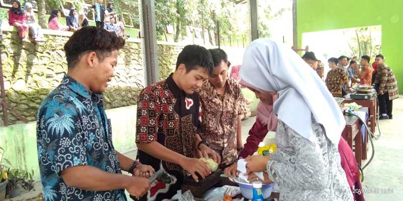 Peringati Kartini, Siswa Masak Nasi Goreng