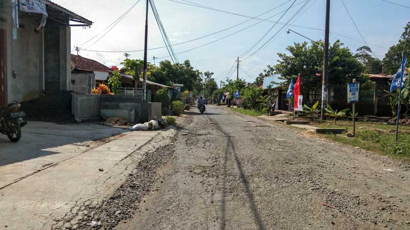 Ruas Jalan di Kesugihan Akan Dirigid Beton