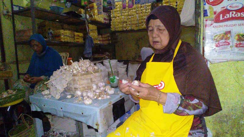 Pedagang Keluhkan Kualitas Bawang OP