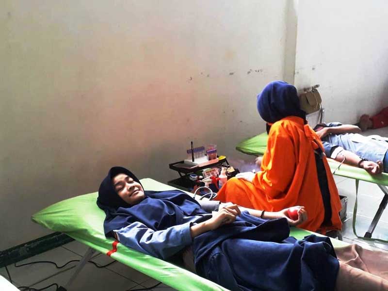 Bantu Warga Melalui Donor Darah