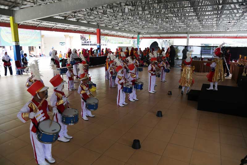 Ratusan Anak Berlomba Menabuh Drum