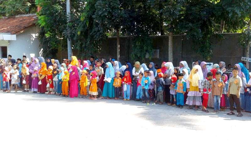 135 Anak Yatim Diajak Belanja Gratis