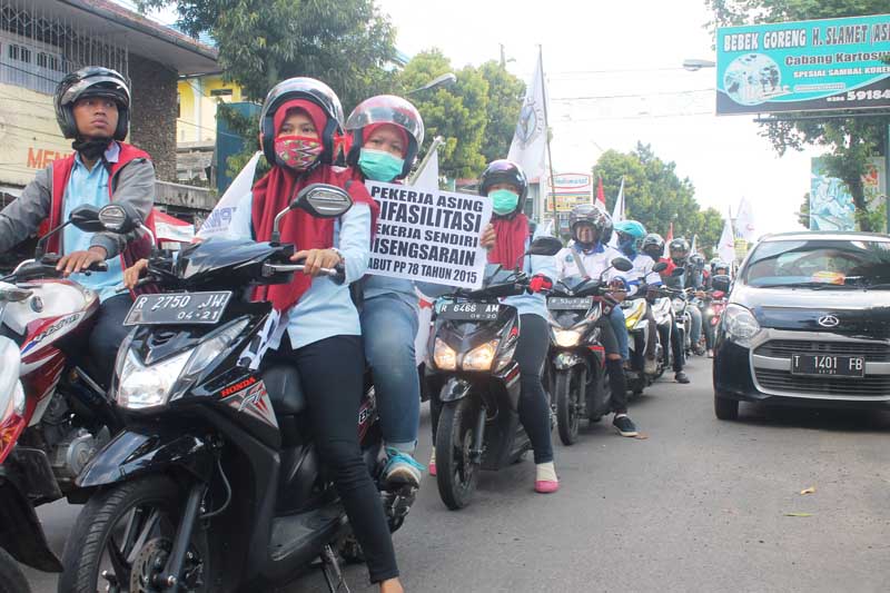 Buruh Veronique Demo Tuntut Jadi Karyawan Tetap