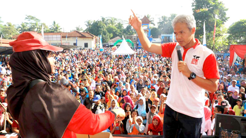 May Day, Ribuan Buruh Olahraga dan Karaoke