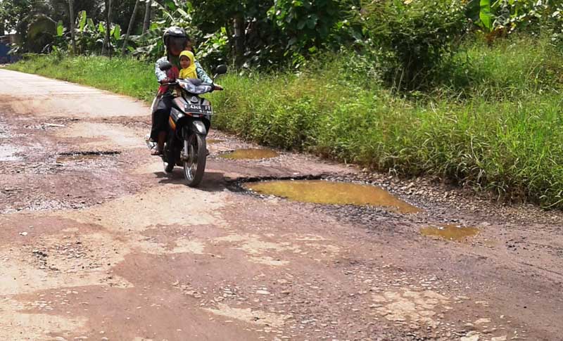 Jalur Rusak Parah Bakal Dicor Beton