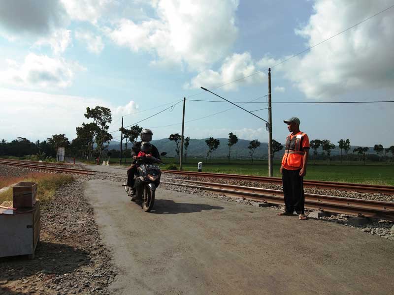 Perlintasan Tidak Berpintu Mulai Dijaga