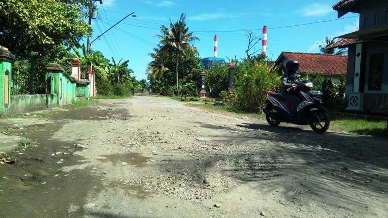 Warga Winong Keluhkan Jalan Rusak