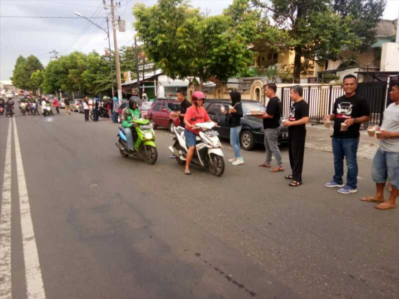 PKOB Barlingmascakeb Bagikan 5000 Bungkus Takjil