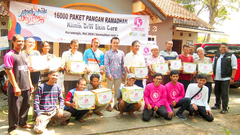 Klinik DrW Skin Care bersama ACT Bagikan 16.000 Paket Pangan Ramadan di Purworejo
