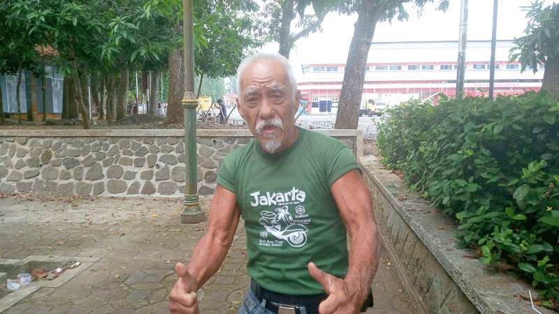 Dapat Julukan Super Push Up Grandpa