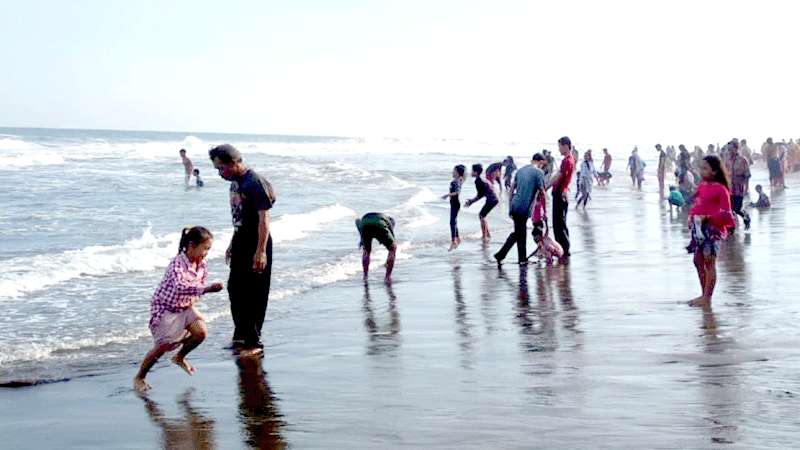 Kerap Menelan Korban, Pantai Tetap Jadi Pilihan