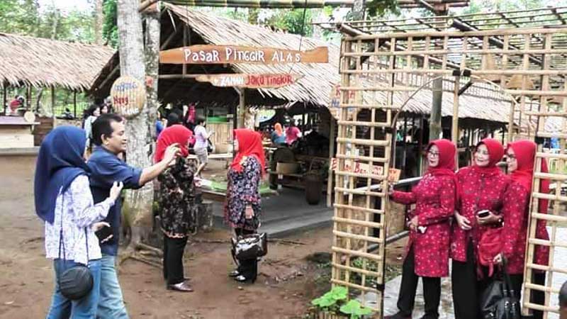 Pasar Pinggir Alas Tak Sekedar Tempat Jualan