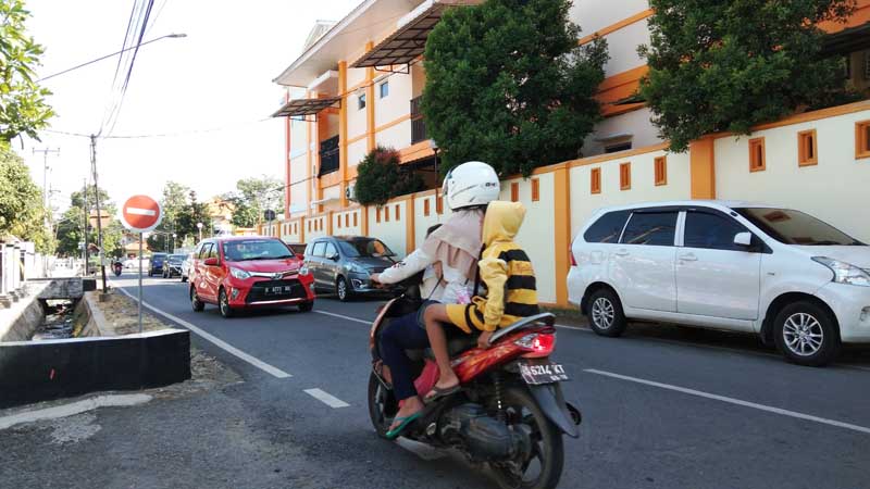 Nekad, Kendaraan Terobos Jalan Satu Arah