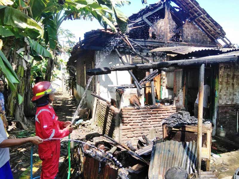 Tungku Menyala, Rumah Terbakar