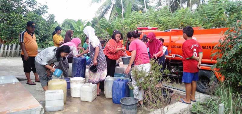 Belum Terima Air Bersih, Sebulan Konsumsi Air Sungai