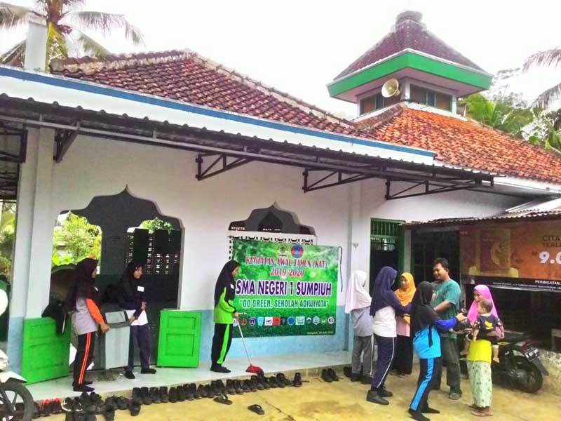 SMAN I Sumpiuh Targetkan Adiwiyata Nasional