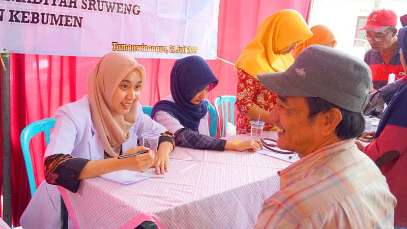 Warga Tamanwinangun Gelar Pengobatan Gratis