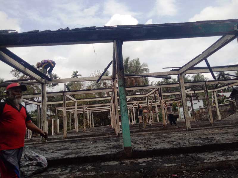 Kios Terbakar, Pedagang Tolak Relokasi di Lapangan