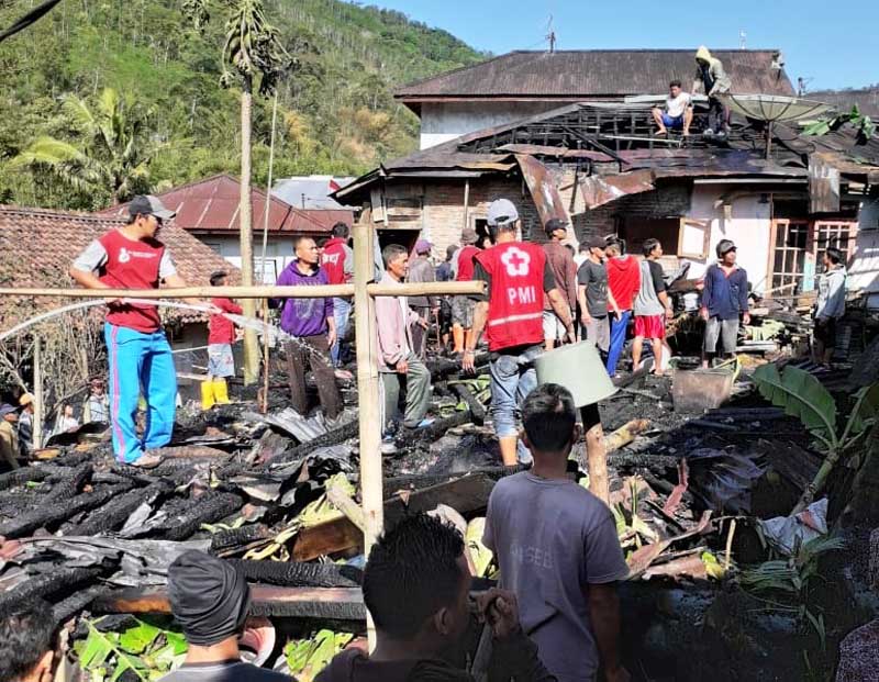 Gara Gara Tungku, Tiga Rumah di Lawen Ludes Terbakar