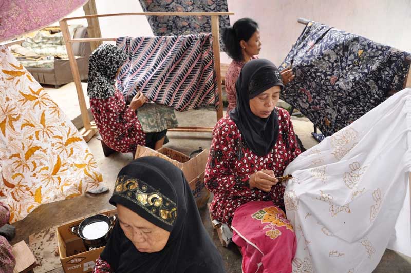 Pengadaan Batik Dominasi Produsen Tertentu?