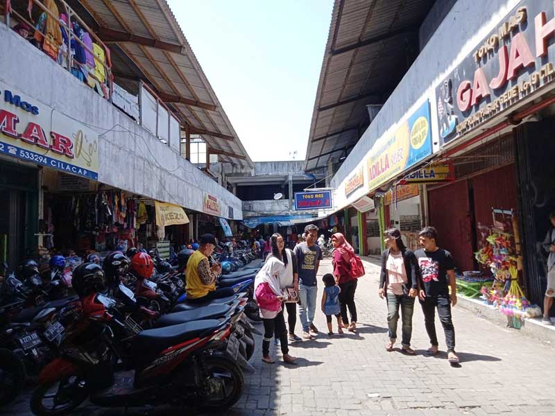 Pasar Gede, Sudah Sepi, Penanganan Kerusakan Lambat