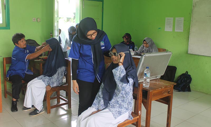 Gapopin Berbagi Kacamata untuk Anak Bangsa