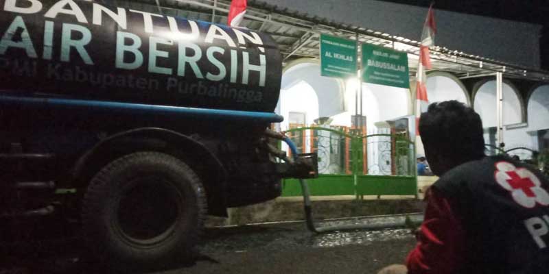 Idul Adha, Distribusi Air Hingga Malam