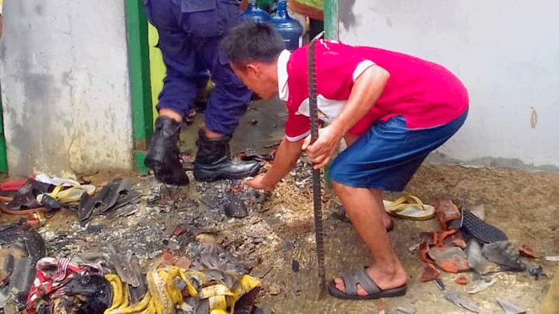 Lilin Sambar Bensin, Ruko Terbakar