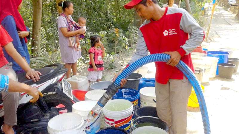 PMI Kebumen Salurkan 120 Tangki Air Bersih