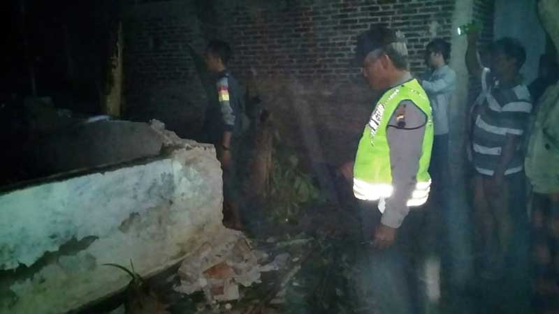 Rumah Terbakar, Sepeda Motor Hangus