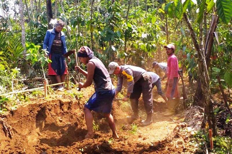 Warga Dusun Pencit Buka Akses Jalan Baru