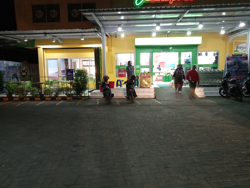 Petugas Parkir Giant Cilacap Dikeroyok dan Dibacok